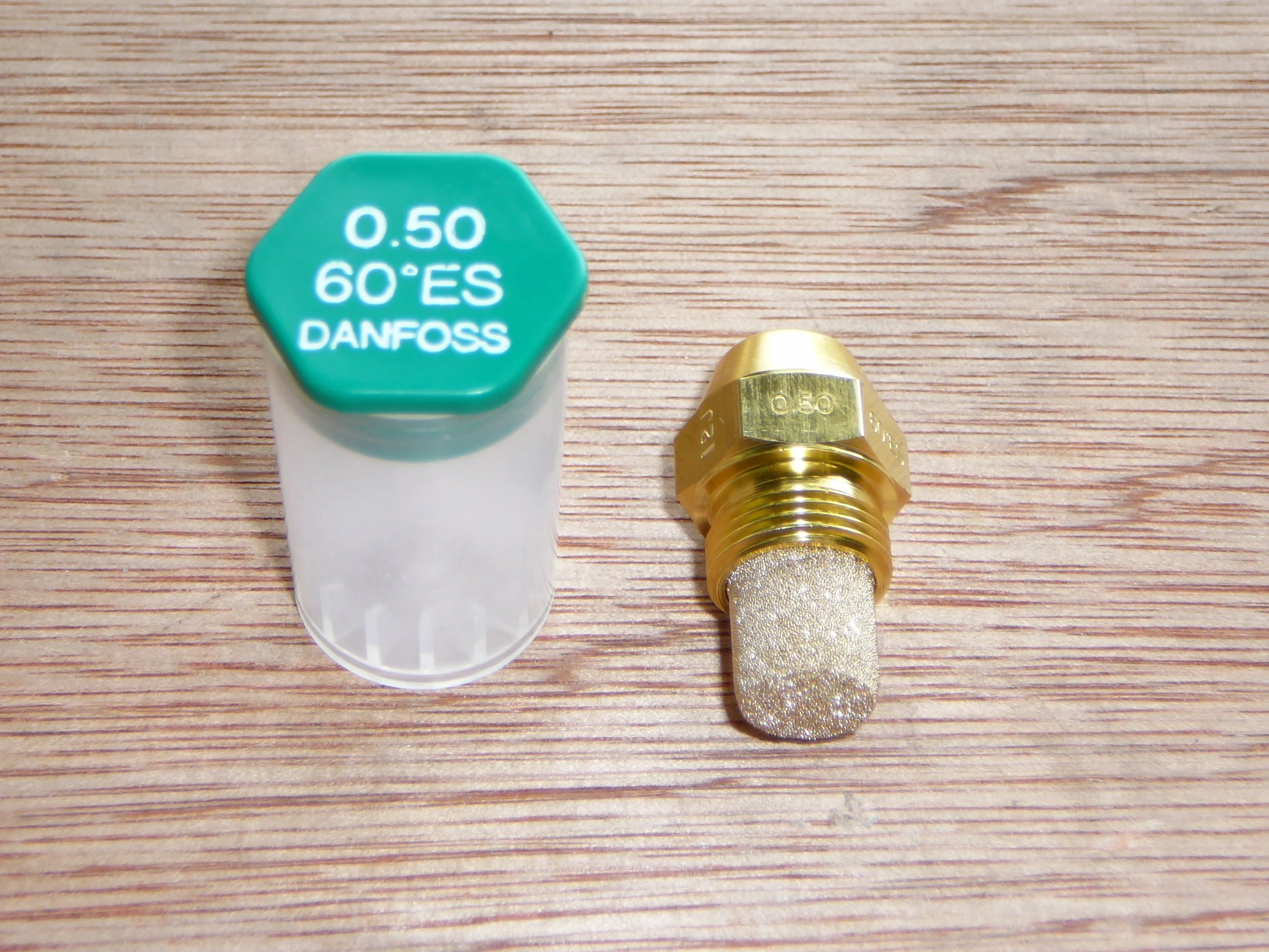 Danfoss dysza palnika kotła opalanego olejem 0,50 x 60 ES USgal/h ° stopień natryskiwania 0,5 strumień grzewczy 1,50 kg / h 1,5